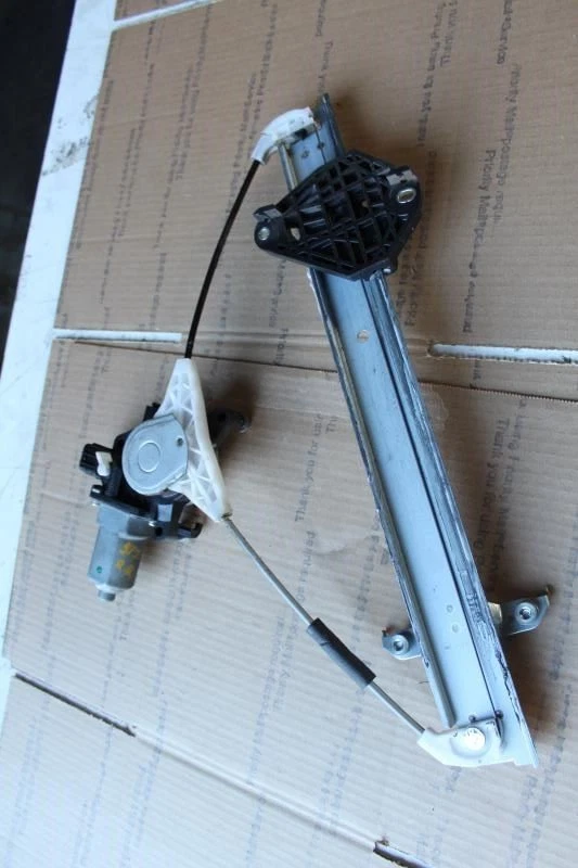 2018 SUBARU FORESTER ПРАВЫЙ ПАССАЖИРСКИЙ РЕГУЛЯТОР СТЕКЛА ЗАДНЕЙ ДВЕРИ С ДВИГАТЕЛЕМ - Изображение 1 из 4