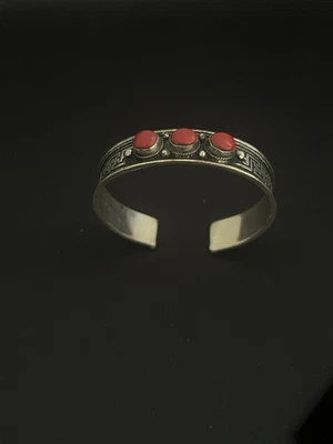 Brazalete vintage de coral tibetano hecho a mano Foto 1 de 4
