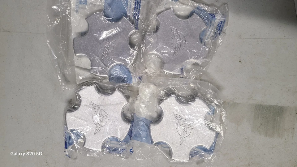 Juego de tapas centrales OEM para Chevrolet Corvette 2000-2004 #09593802 Foto 1 de 1