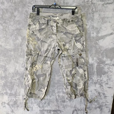 Vintage Y2K Cargo Capri Pants Size 12 Camo Capri Long Shorts Grunge - Image 1 of 4