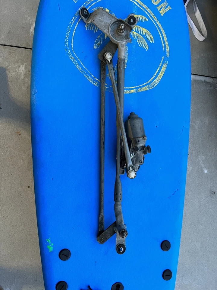 2011 - 2020 Toyota Sienna Windshield Wiper Linkage Transmission OEM 8515008020 - Image 1 of 1