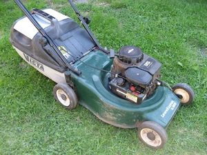 Victa Lawn Mower - Briggs & Stratton 4 Stroke - Picture 1 of 7