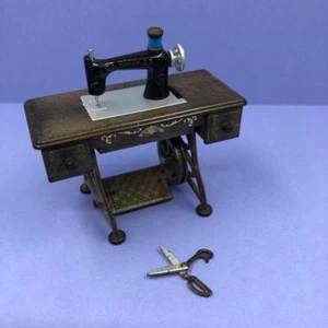 Rare Vintage TOMY Sylvanian Families Black Sewing Machine & Scissors 1980s - Picture 1 of 8