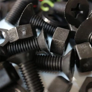 20x Tuercas y pernos avellanados negros (PP) M8x 20 mm (5/16x 25/32 pulgadas) - Imagen 1 de 7