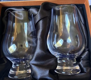Glencairn Whisky Gläser 6 Oz 2er Set geprägt von der Glasplatte gesehen - Bild 1 von 2