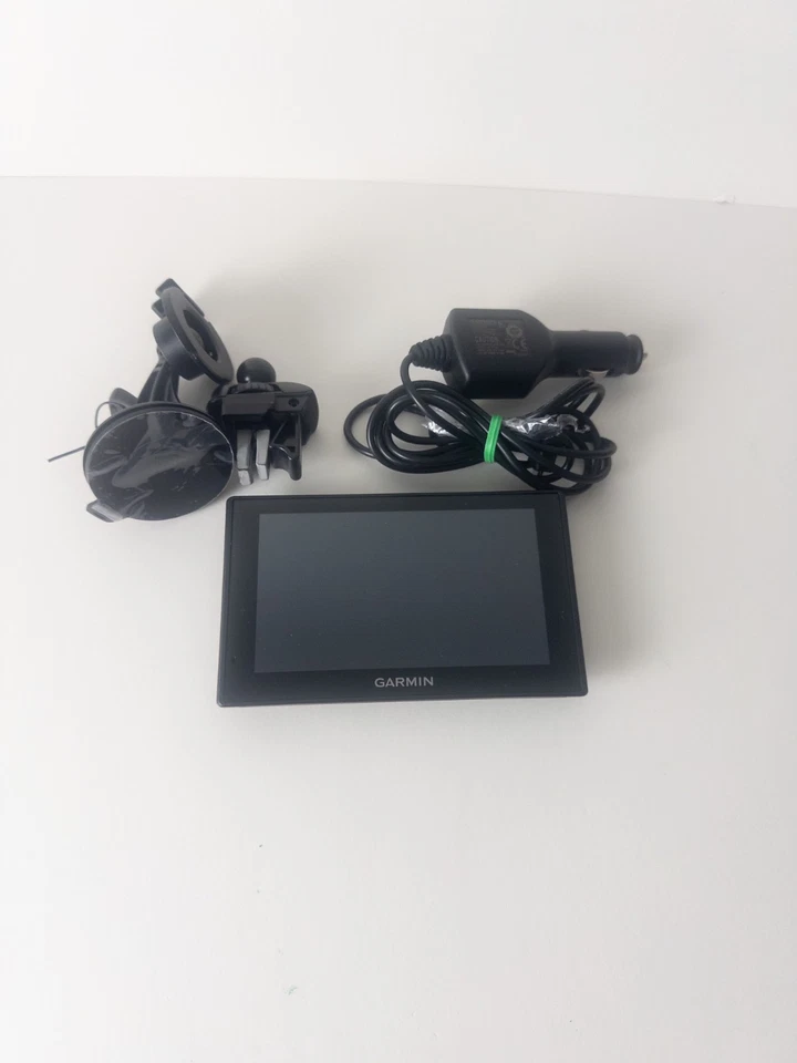 Garmin Drivesmart 51 LMT-S North America Vent Mount GPS Bundle - Image 1 of 4