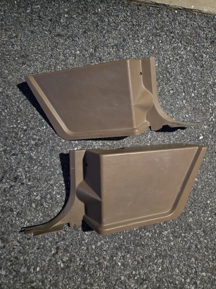 Ford Bronco 1980-1991 80-91 cinturón de seguridad retractor cubiertas par de piso bronceado OEM Foto 1 de 4