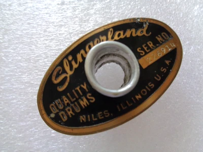 1960s VINTAGE SLINGERLAND  BLACK  & BRASS COLOR  BADGE MADE IN NILES , ILL. USA - Image 1 of 4