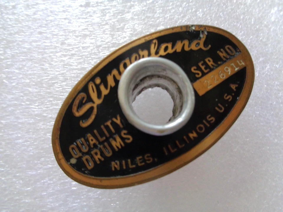 1960s VINTAGE SLINGERLAND  BLACK  & BRASS COLOR  BADGE MADE IN NILES , ILL. USA - Image 1 of 4