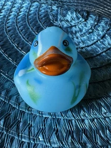 "Juguete flotador Jeep Ducky de goma azul camuflaje 2"" pato" - Imagen 1 de 4