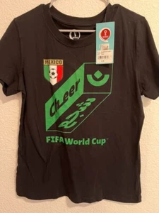 Camiseta Oficial LG Copa Mundial FIFA 2022 Cheer Selección México Nueva con Etiquetas - Imagen 1 de 4
