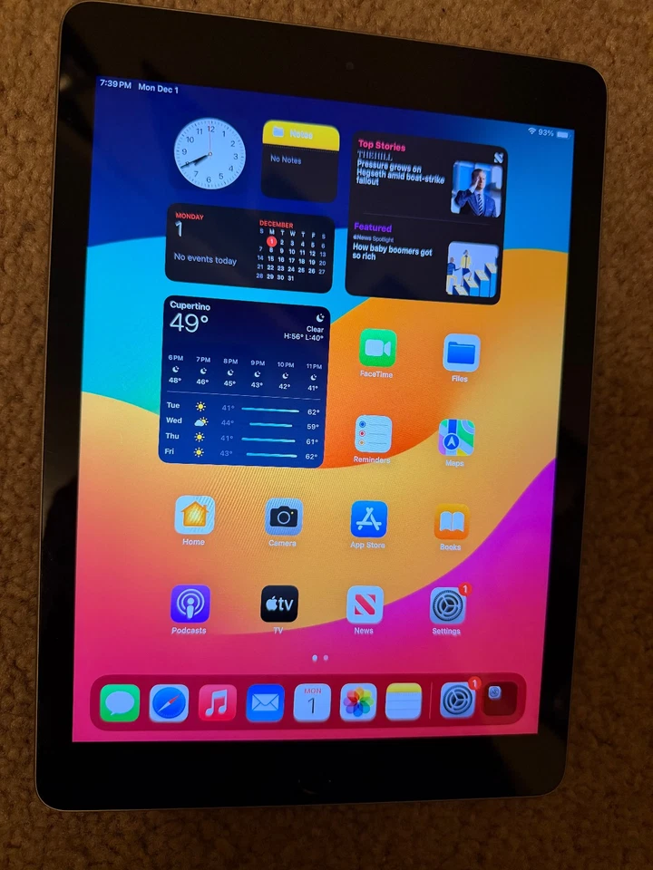 Apple iPad (6th Generation) A1893 32 GB, Wi-Fi, 9.7 in - Space Gray - Image 1 of 1