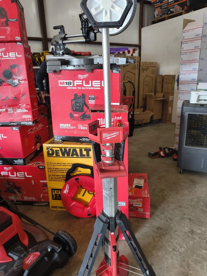 Milwaukee M18 2131-20 18V Lithium-Ion Tower Light - Image 1 of 1