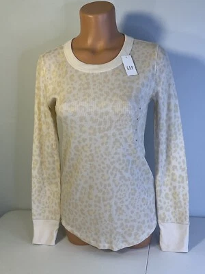 Camisa manga larga GAP crema, beige, amarillo estampado jirafa. Sm. Orig. $29,99. NUEVO. Foto 1 de 4