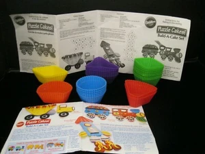 WILTON PUZZLE CAKES BUILD A CAKE SET COMPLETE SET OF 24 CUPS WITH INSTRUCTIONS - Picture 1 of 4