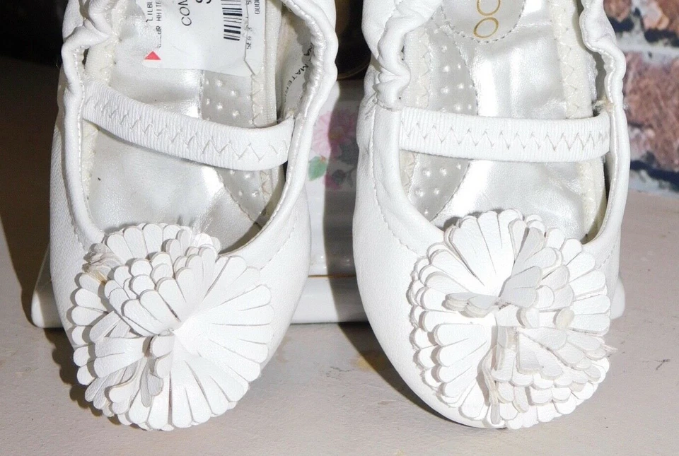  Zapatos de vestir de verano blancos para niñas pequeñas ESTILO BALLET talla 5 Me Too "D" Foto 1 de 4