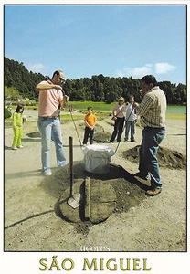 AZORES S. MIGUEL - FURNAS TAKING STEW FROM CALDEIRAS - Povoacao - Bild 1 von 2