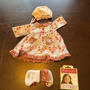 American Girl Puppe Frühling Sommerkleid Outfit mit Hut, Schuhe ungeöffnete Ohrringe - Bild 1 von 4
