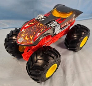 Hot Wheels Monster Trucks Twin Mill 1:24 Diecast - Picture 1 of 3