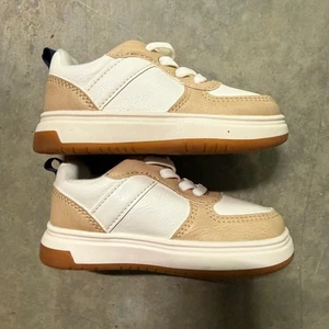 Old Navy Sneakers Toddler Size 6 White Beige Faux Leather Casual Shoes - Picture 1 of 7