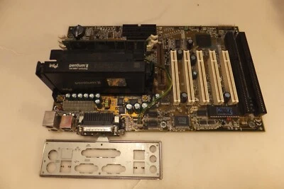 MSI LX6, MS-6117 VER.1 Slot 1 2ISA 5PCI Intel 440LX Motherboard+PII 266+256+I/O - Image 1 of 4