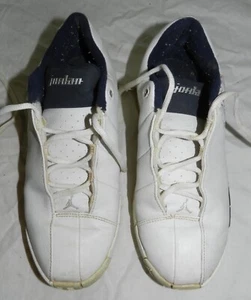 Pair of Men's Size 6Y Air Jordan Team Elite TE2 Sneakers - White, pre-owned - Picture 1 of 9