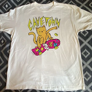 Camiseta unisex de algodón para adultos Cavetown Skateboard Cat Concert Tour MK120 - Imagen 1 de 3