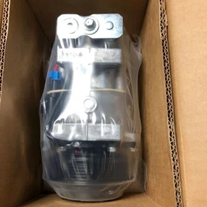 New OEM PACCAR Genuine A/C Compressor P/N F69-6007-122  "SHIPS FREE" - Bild 1 von 4