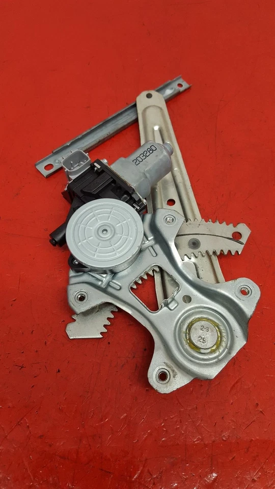 2012 NISSAN JUKE 5 DOOR HATCHBACK PASSENGER REAR WINDOW REGULATOR + MOTOR - Image 1 of 4