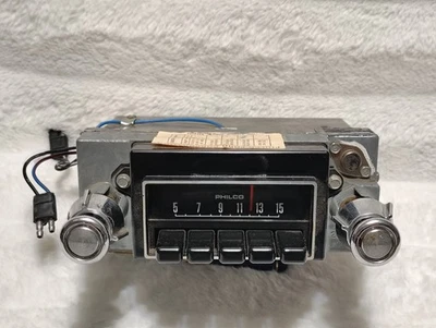 ORIGINAL WORKING Vintage FORD PINTO PHILCO AM RADIO 12 VOLT #D42A-18806 - Image 1 of 4