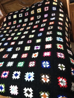 Enorme manta boho negra vintage hecha a mano abuela cuadrada afgana 98x87 crochet Foto 1 de 4