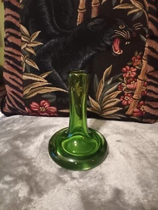 Green heavy glass vase - Picture 1 of 4