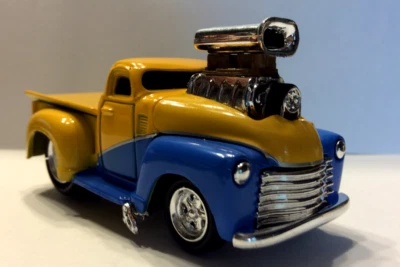THE ORIGINAL MUSCLE MACHINES 1953 CHEVY PICKUP 1/64  53 CHEVY  NON  RUBBER TIRE- - Image 1 of 4