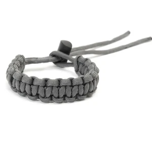 Pulsera Ajustable Paracord Trenzada en Gris por APMOTS - Imagen 1 de 3