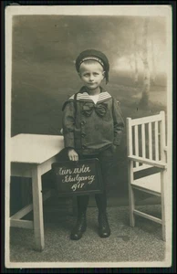 9x Foto AK Mein erster Schulgang 1918 - Junge Matrosenanzug Mütze Weddigen u. a. - Bild 1 von 18