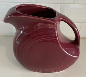 FIESTA Fiestaware Large Cinnabar Burgundy Pottery Disc Pitcher - 7" Mint Cond - Picture 1 of 8
