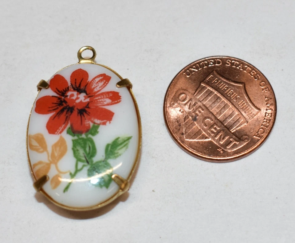 COLGANTE PLÁSTICO FLORAL VINTAGE • 25x18mm • COLGANTE GRANDE OVALADO Foto 1 de 1