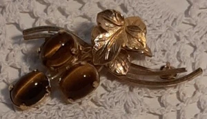 VINTAGE SIGNED WELLS 14K GF BROOCH 3 TIGER EYE STONES LEAVES PIN YELLOW GOLD - Picture 1 of 10