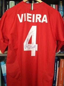 JUVENTUS CENTENARIO SCUDETTO SIGNED VIEIRA FRANCE 2005 2006 05 06 CENTENARY - Foto 1 di 2