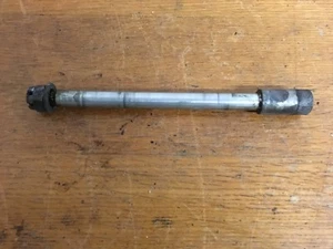 KAWASAKI Z400 TWIN FRONT WHEEL SPINDLE REF 007 - Picture 1 of 1
