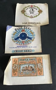 Lote de 3 etiquetas vintage de caja de cigarros sello azul La Cornelia salón castillo - Imagen 1 de 5