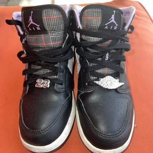 Nike Air Jordan 1 Mid SE DC7226-015 Zapatos Tenis Talla 5Y 🔥🔥🔥 - Imagen 1 de 5