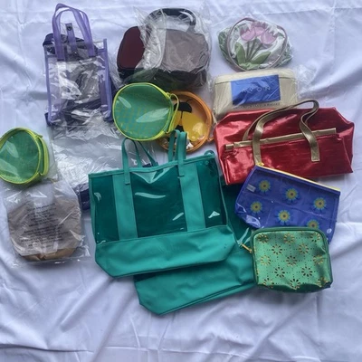 Lote de 14 bolsas de mano y maquillaje Clinique y Avon vintage algunas en embalaje  Foto 1 de 4