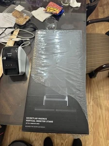 Secret Lab Magnus Vertical Monitor Stand - Photo 1/4