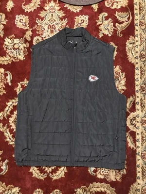 Black 女式 Chiefs Puffer 背心 — 第 1/3 张图片