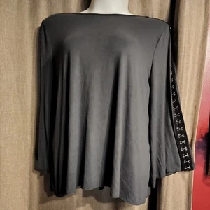 PYRAMID COLLECTION top GRAY WITH HOOK & EYE DOWN THE BELL SLEEVES 5039 - Picture 1 of 9