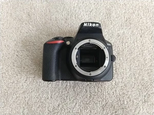Solo cuerpo de cámara digital Nikon D3500 24,2 MP SLR - para piezas/reparación - Imagen 1 de 11
