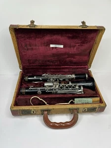 Vintage Bundy Clarinet Untested With Vintage Case - Picture 1 of 15