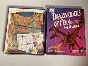 De colección INCOMPLETO DragonRiders of Pern Mayfair Juego de Mesa Caja Folleto Piezas Mapa - Imagen 1 de 5