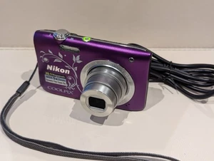 Cámara digital Nikon Coolpix S2900 20,1 MP púrpura floral ¡Precioso estado!  - Imagen 1 de 10